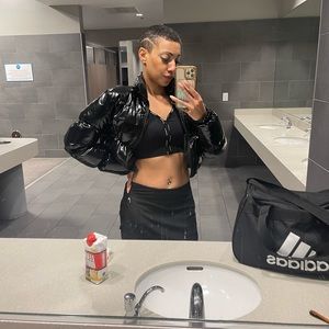 Rudiya Cropped Black Puffer